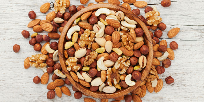 the-health-benefits-of-nuts-main-image-700-350