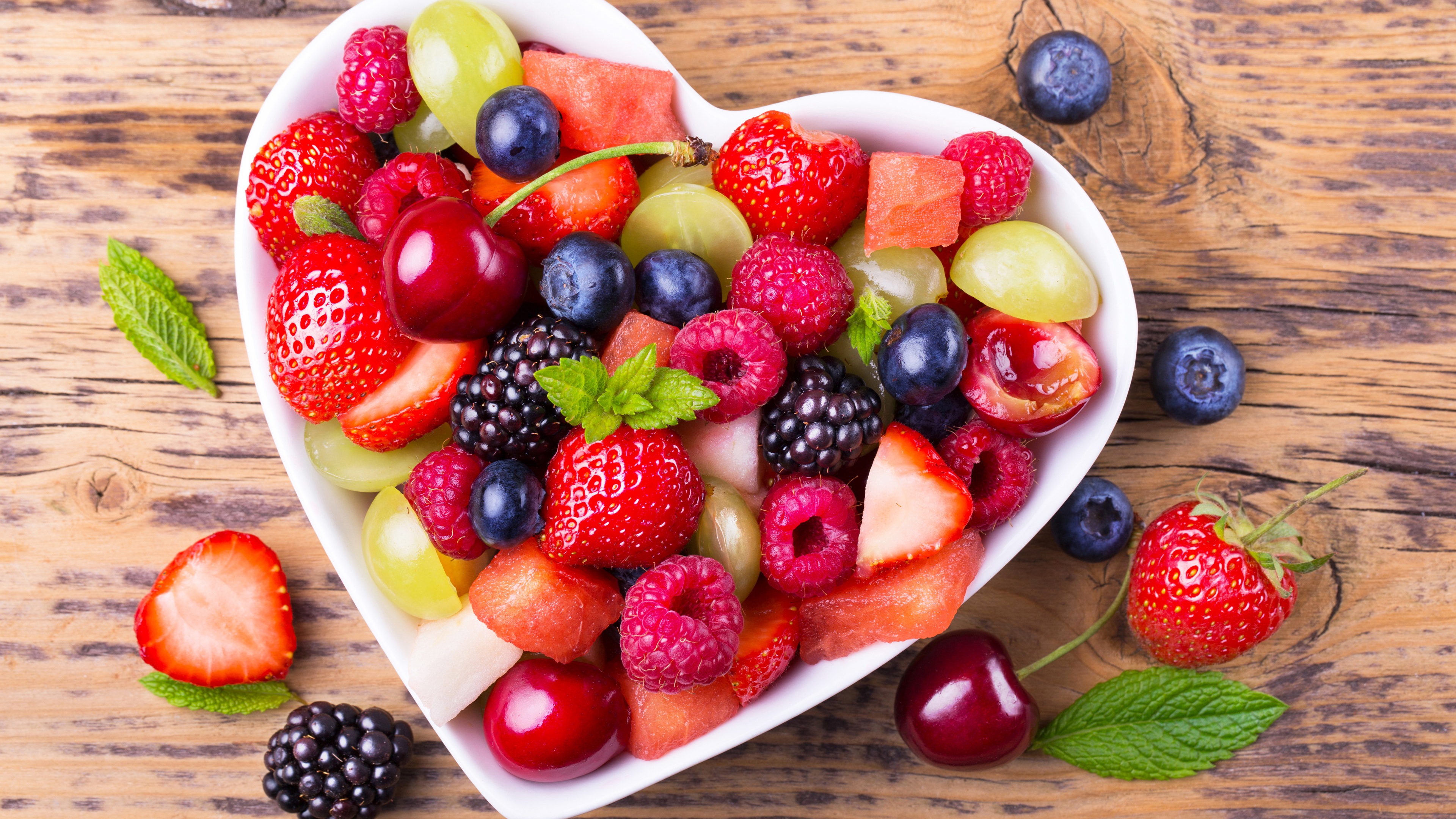 Fresh-fruit-berries-strawberry-grapes-cherry-blueberries-raspberry_3840x2160